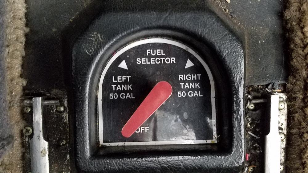 Fuel Selector Placard.jpg