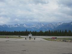 Mooney taxiing to ramp at Leadville