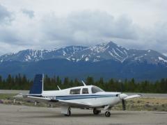 Another Mooney taxiing to ramp at Leadville