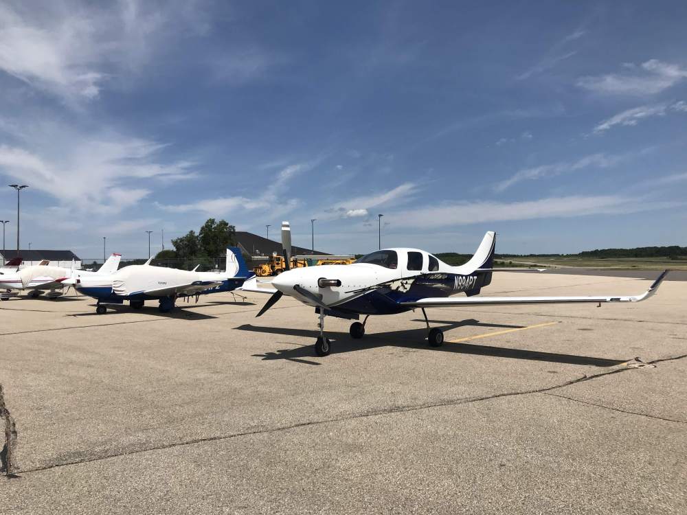 Mooney 231PZ & Lancair at KIMT.jpg