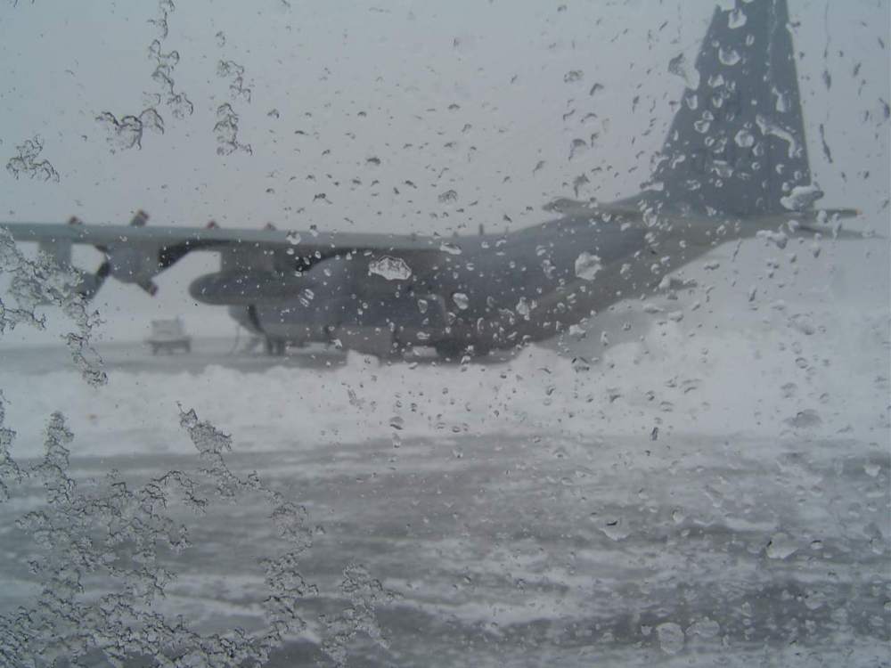 C130 in CYYT.JPG