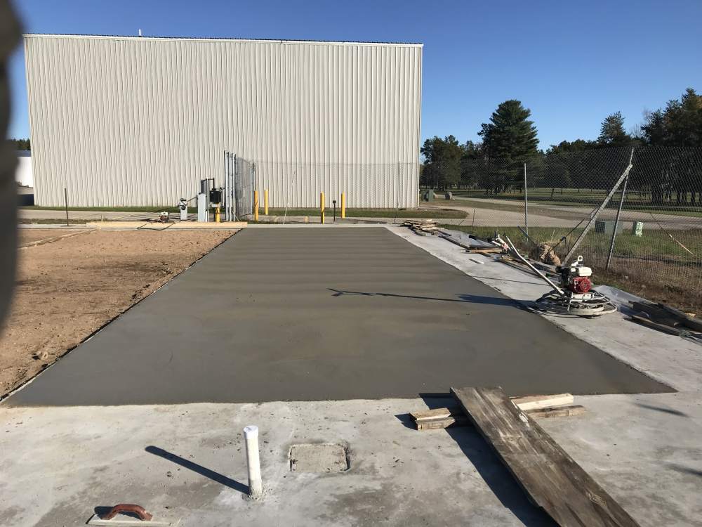 EAA Hangar second pour.jpg